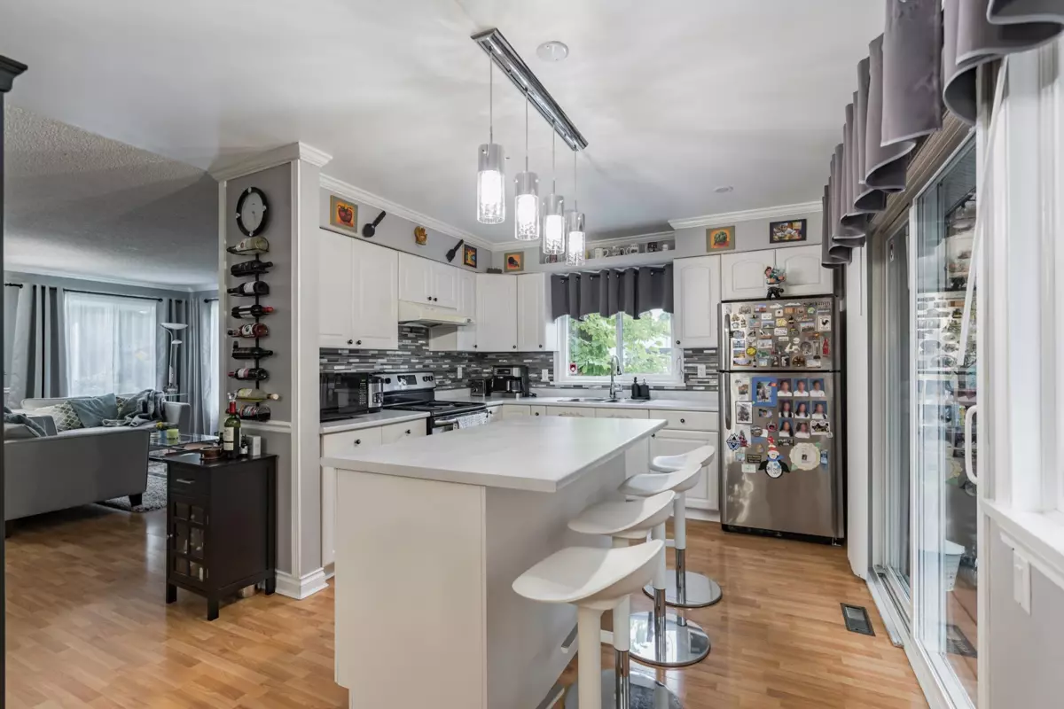 Living Room Photo of 7063 129a Street, Surrey, BC