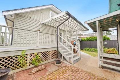 Front Yard Photo of 221 Richmond Street, New Westminster, BC