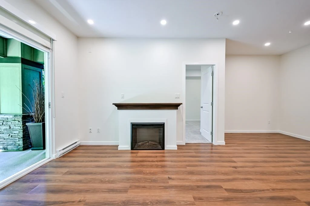 Dining Area Photo of 213 33318 E Bourquin Crescent, Abbotsford, BC