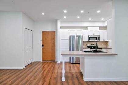 Basement Recreation Room Photo of 213 33318 E Bourquin Crescent, Abbotsford, BC