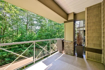 Hallway Photo of 213 33318 E Bourquin Crescent, Abbotsford, BC