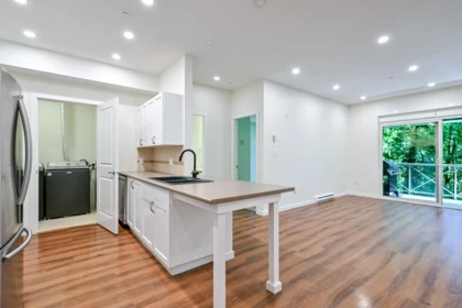 Kitchen Island Photo of 213 33318 E Bourquin Crescent, Abbotsford, BC
