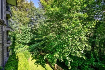 Staircase Photo of 213 33318 E Bourquin Crescent, Abbotsford, BC