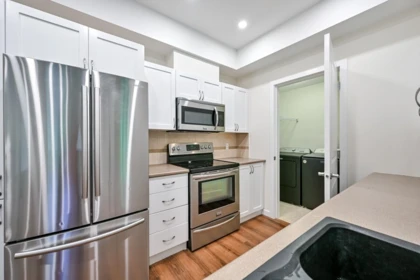 Walk-In Closet Photo of 213 33318 E Bourquin Crescent, Abbotsford, BC