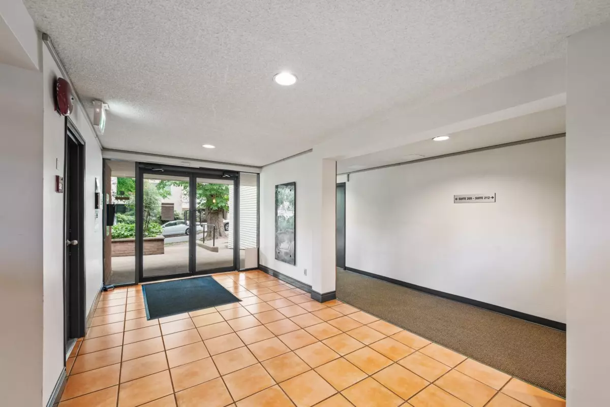 Family Room Photo of 402 1350 Comox Street, Vancouver, BC