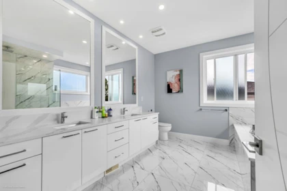 Entry Foyer Photo of 33131 Benedict Boulevard, Mission, BC