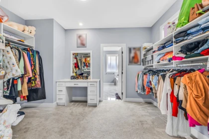 Mudroom Photo of 33131 Benedict Boulevard, Mission, BC
