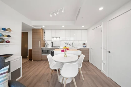 Kitchen Island Photo of 1905 823 Carnarvon Street, New Westminster, BC