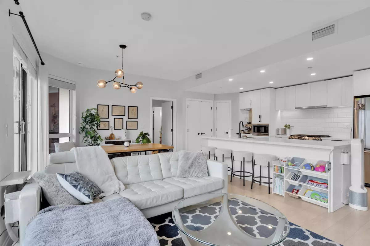 Family Room Photo of 609 3038 St. George Street, Port Moody, BC