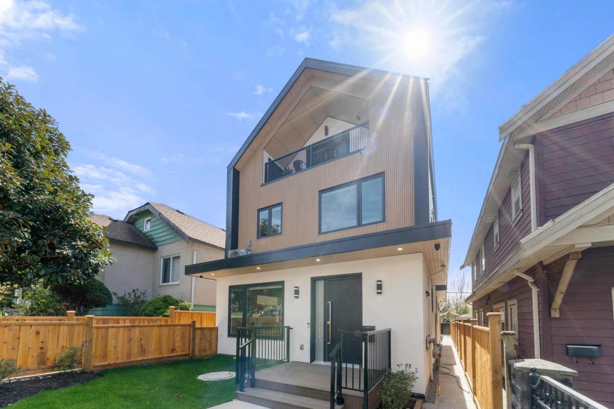 Exterior Rear Photo of 1 1582 E 2nd Avenue, Vancouver, BC