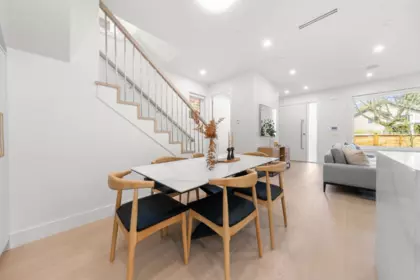 Entry Foyer Photo of 1 1582 E 2nd Avenue, Vancouver, BC