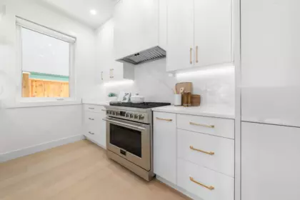 Laundry Room Photo of 1 1582 E 2nd Avenue, Vancouver, BC
