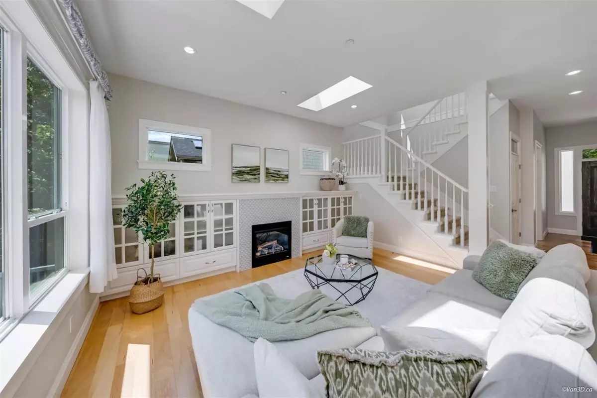 Living Room Photo of 226 Gifford Place, New Westminster, BC