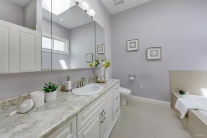 Entry Foyer Photo of 226 Gifford Place, New Westminster, BC