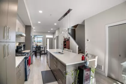Kitchen Island Photo of 131 46150 Thomas Road, Chilliwack, BC