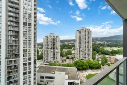 1608 3007 Glen Drive, Coquitlam, BC, Coquitlam — Apartment/Condo for sale