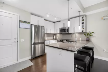 Primary Bathroom Photo of 312 14358 60 Avenue, Surrey, BC