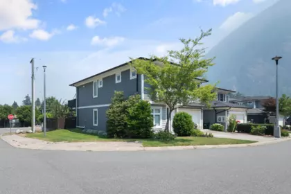 10 63650 Flood Hope Road, Hope, BC, Hope — Single Family Residence for sale
