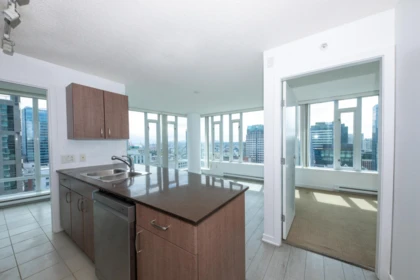Kitchen Island Photo of 1710 610 Granville Street, Vancouver, BC