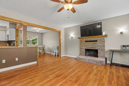 Kitchen Photo of 450 Wardle Street, Hope, BC