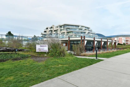306 5665 Teredo Street, Sechelt, BC, Sechelt — Apartment/Condo for sale