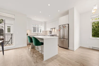 Kitchen Island Photo of 18 2070 Oak Meadows Drive, Surrey, BC