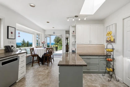 Guest Bathroom Photo of 4827 Bluegrouse Drive, Sechelt, BC
