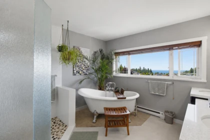 Hallway Photo of 4827 Bluegrouse Drive, Sechelt, BC