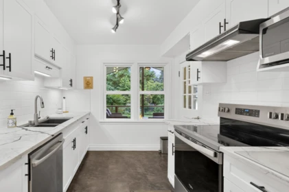 Kitchen Photo of 21662 River Road, Maple Ridge, BC