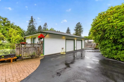 Mudroom Photo of 21662 River Road, Maple Ridge, BC