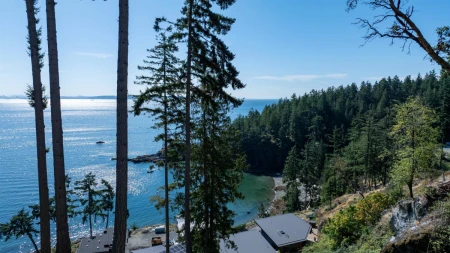 Family Room Photo of 775 Seymour Bay Drive, Bowen Island, BC
