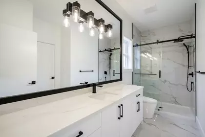Entry Foyer Photo of 16673 16 Avenue, Surrey, BC