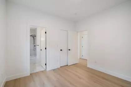 Laundry Room Photo of 16673 16 Avenue, Surrey, BC