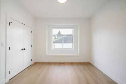 Staircase Photo of 16673 16 Avenue, Surrey, BC