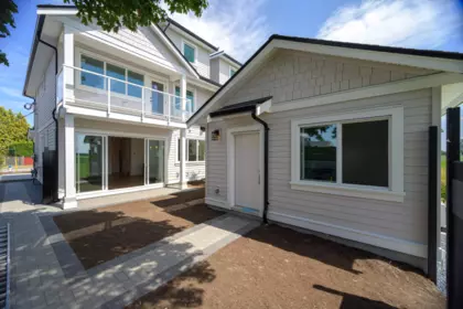 Swimming Pool Photo of 4884 42a Avenue, Delta, BC