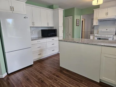 Kitchen Island Photo of 11976 Meadowlark Drive, Maple Ridge, BC