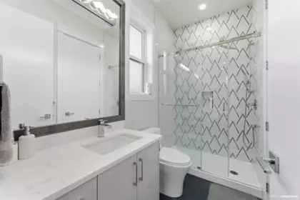 Powder Room Photo of 13414 60 Avenue Avenue, Surrey, BC