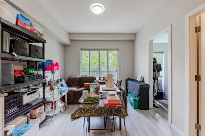 Kitchen Photo of 323 13768 108 Avenue, Surrey, BC