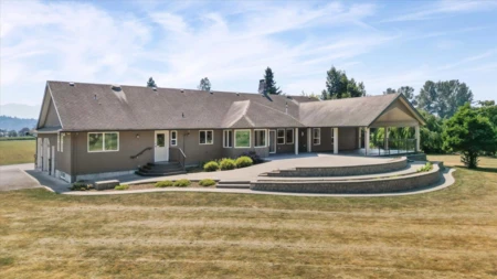 47083 Bell Road, Chilliwack, BC, Chilliwack — Single Family Residence for sale