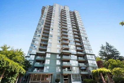 902 295 Guildford Way, Port Moody, BC, Port Moody — Apartment/Condo for sale