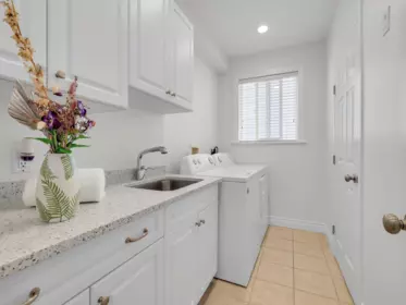 Guest Bathroom Photo of 14763 Marine Drive, White Rock, BC