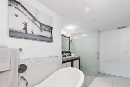 Guest Bathroom Photo of 1106 Hornby Street, Vancouver, BC