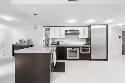 Kitchen Island Photo of 1106 Hornby Street, Vancouver, BC