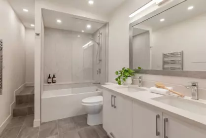 Hallway Photo of 11 1214 W 7th Avenue, Vancouver, BC