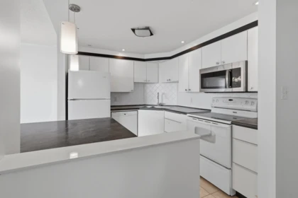 Kitchen Island Photo of 303 1480 Foster Street, White Rock, BC