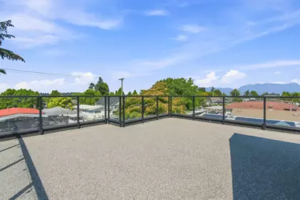 Garden / Landscaping Photo of 5577 Inverness Street, Vancouver, BC