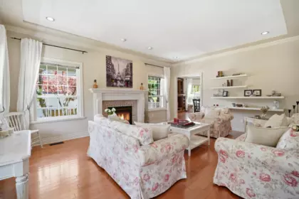 Kitchen Island Photo of 9899 181 Street, Surrey, BC