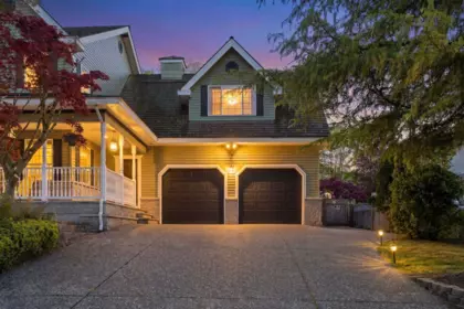 Kitchen Photo of 9899 181 Street, Surrey, BC