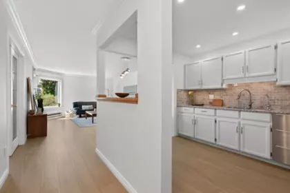 Breakfast Nook Photo of 102 1350 Vidal Street, White Rock, BC