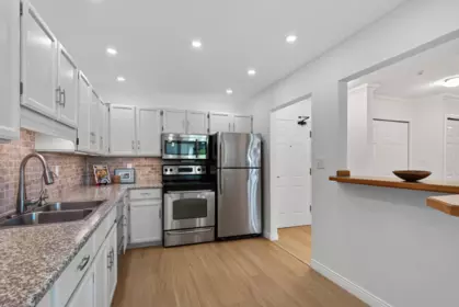 Kitchen Island Photo of 102 1350 Vidal Street, White Rock, BC